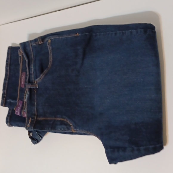 Gloria Vanderbilt Women's Amanda Classic High Rise Tapered Jean - Picture 11 of 13